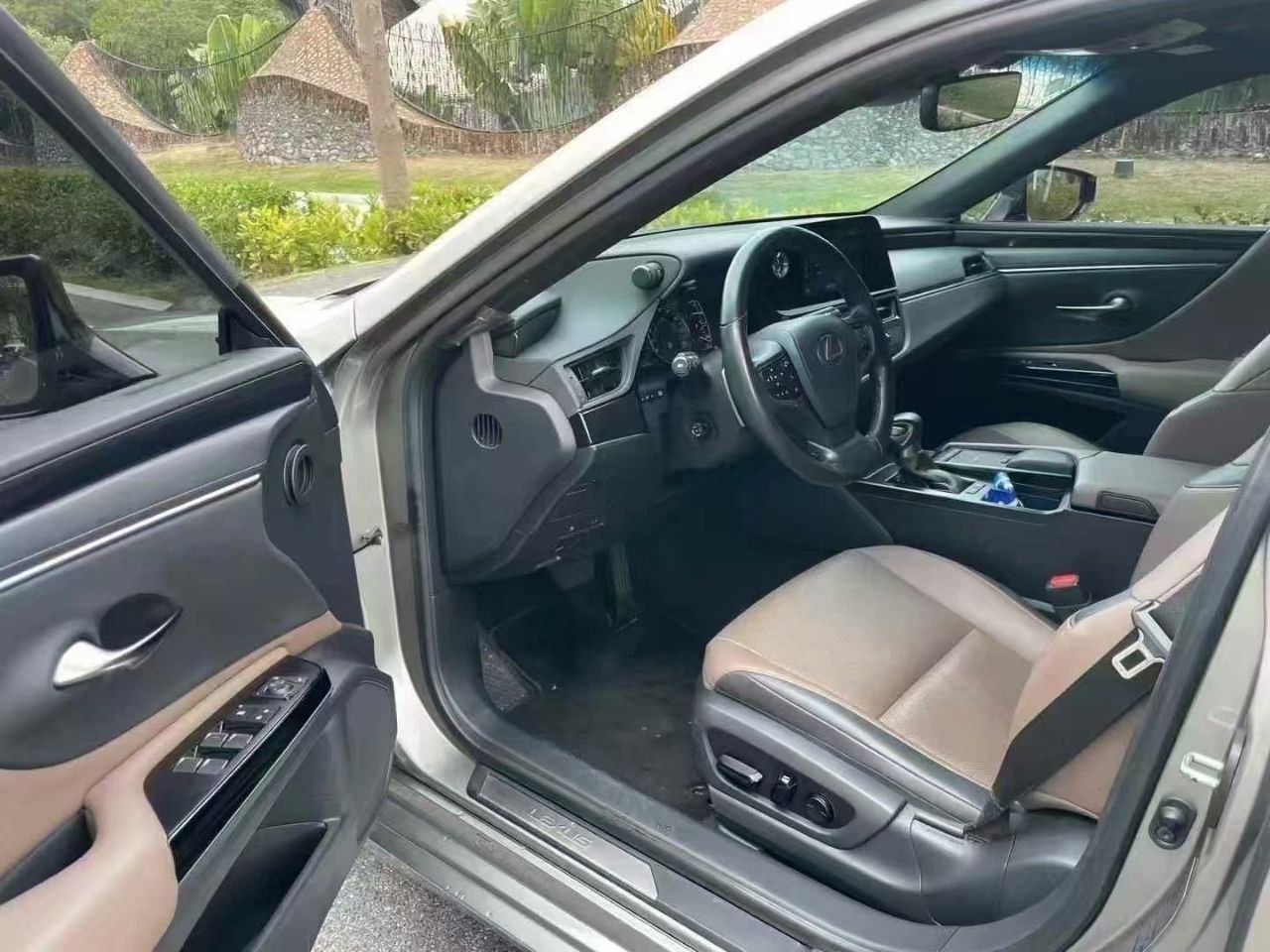 Lexus ES 300h 2.5L 2022 — изображение 4