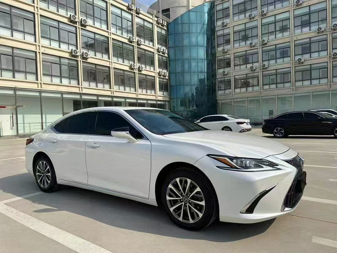 Lexus ES 200 Luxury Edition 2022 — изображение 2