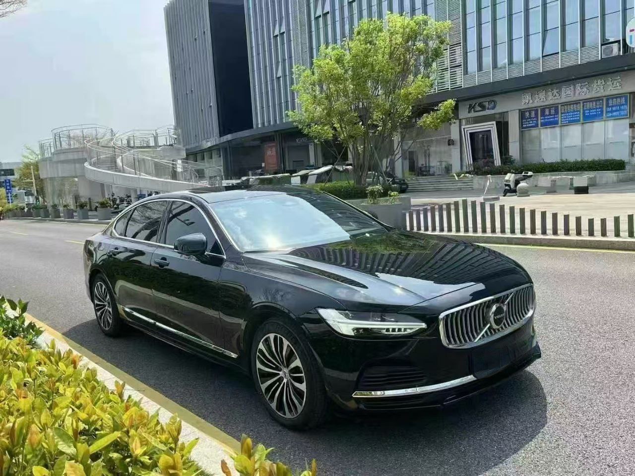 Volvo S90 PHEV 2022 — изображение 2