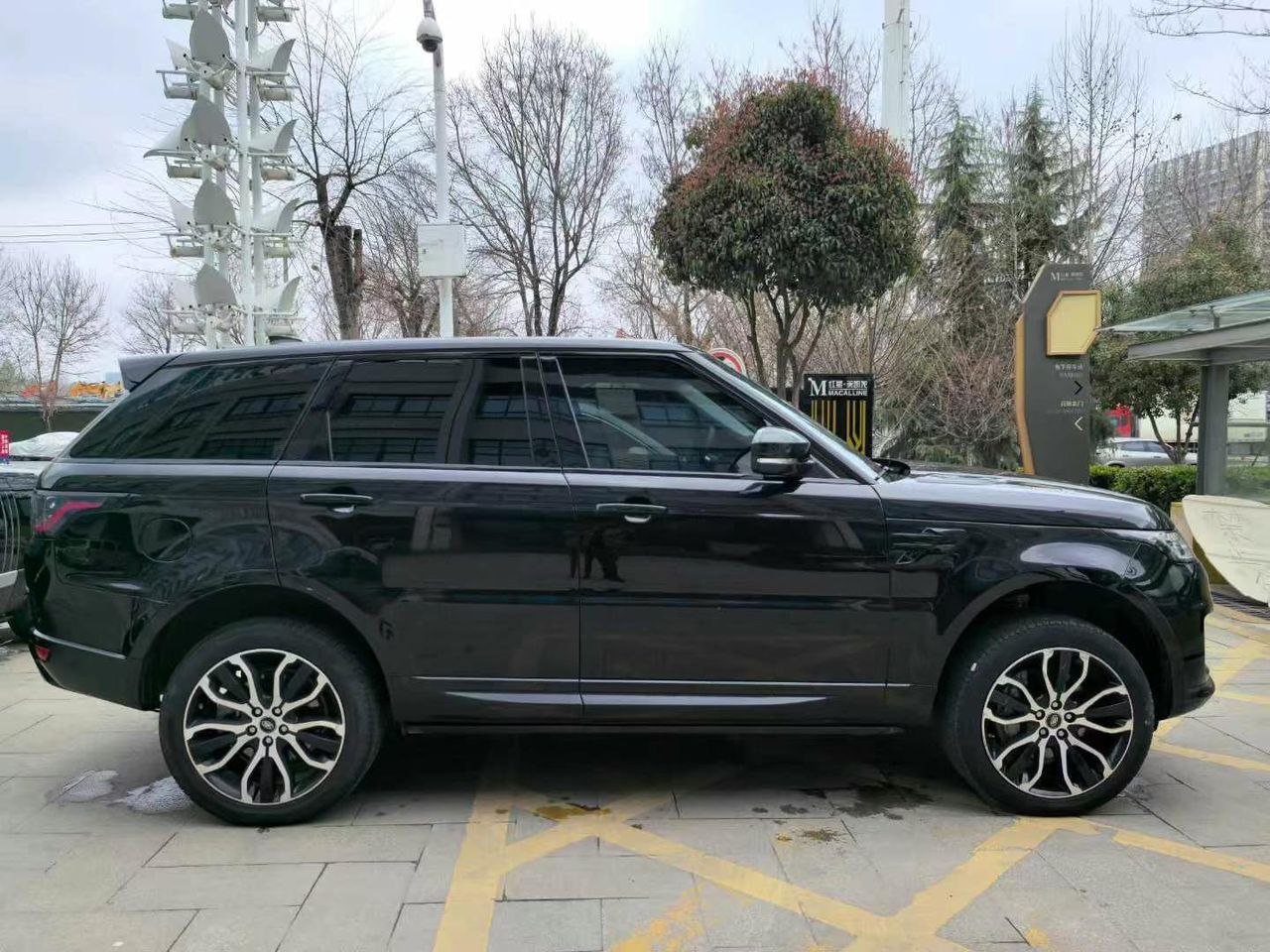 Land Rover Range Rover Sport 3.0T 360 л.с. Black Edition 2020 — изображение 6