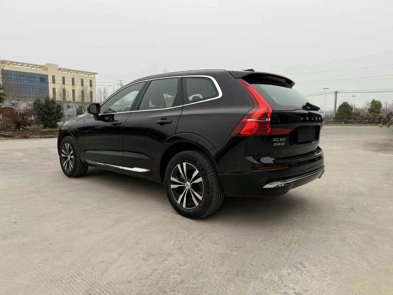 Volvo XC60 B5 Luxury Edition 2024 — изображение 6