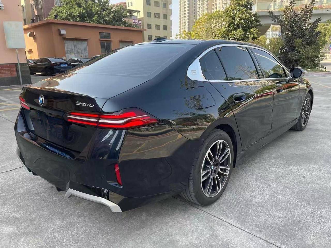 BMW 530Li Exclusive M Sport Package 2.0T 2024 — изображение 4