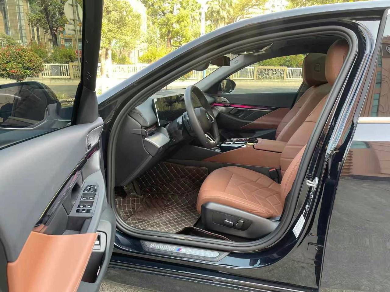 BMW 530Li Exclusive M Sport Package 2.0T 2024 — изображение 6