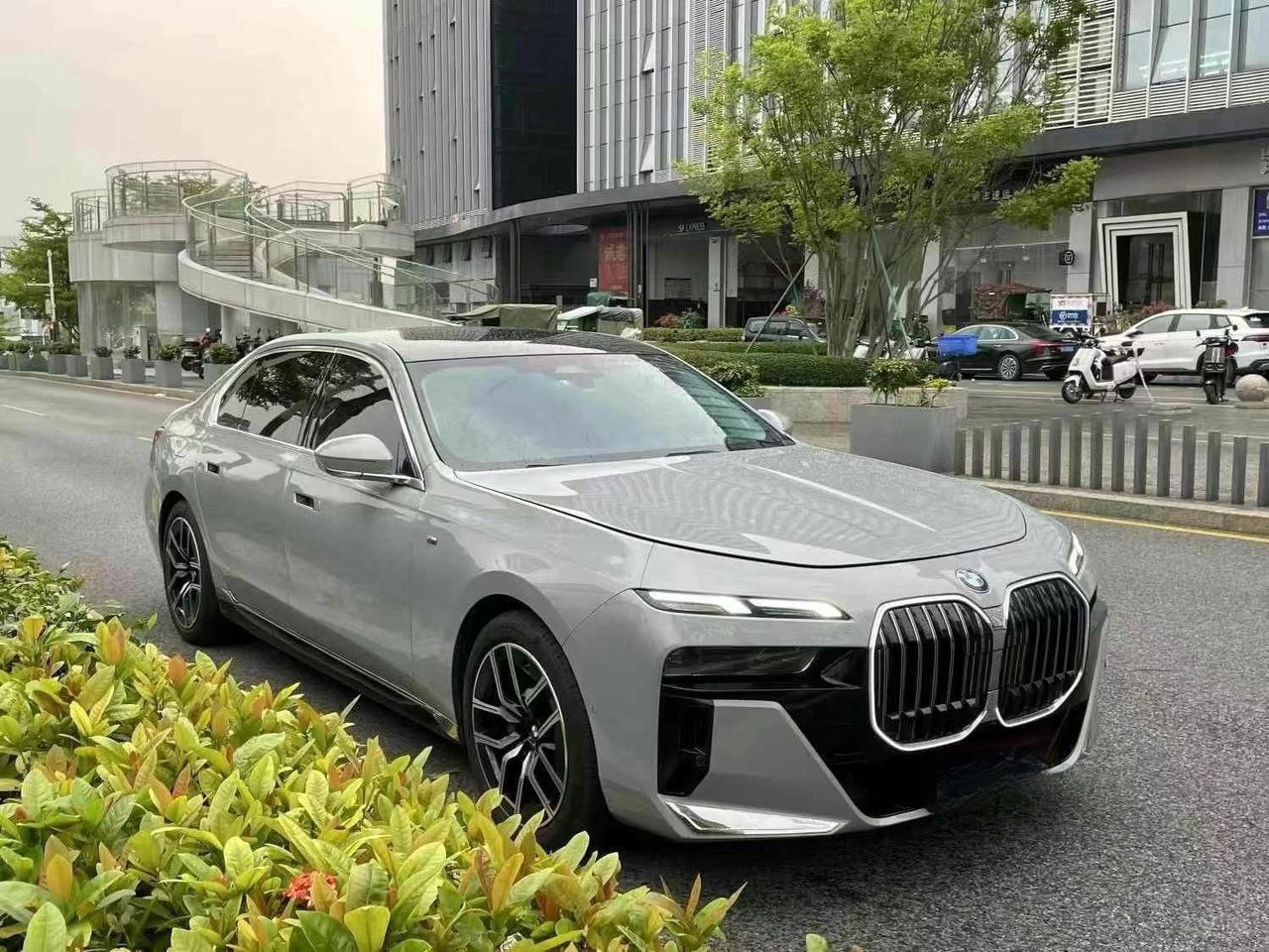 BMW X7 xDrive40i 3.0T 272 л.с. 2WD 2023