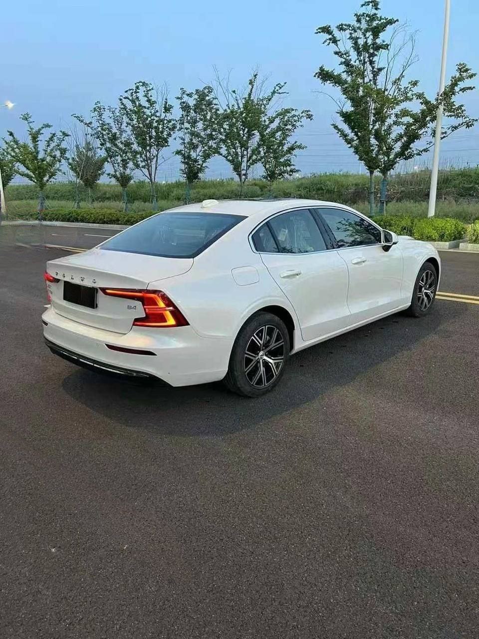 Volvo S60 B4 Sports 2.0T FWD 2023 — изображение 5