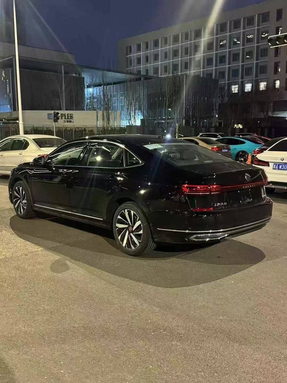 Volkswagen Passat 2.0 380 TSI DSG Ultimate — изображение 2