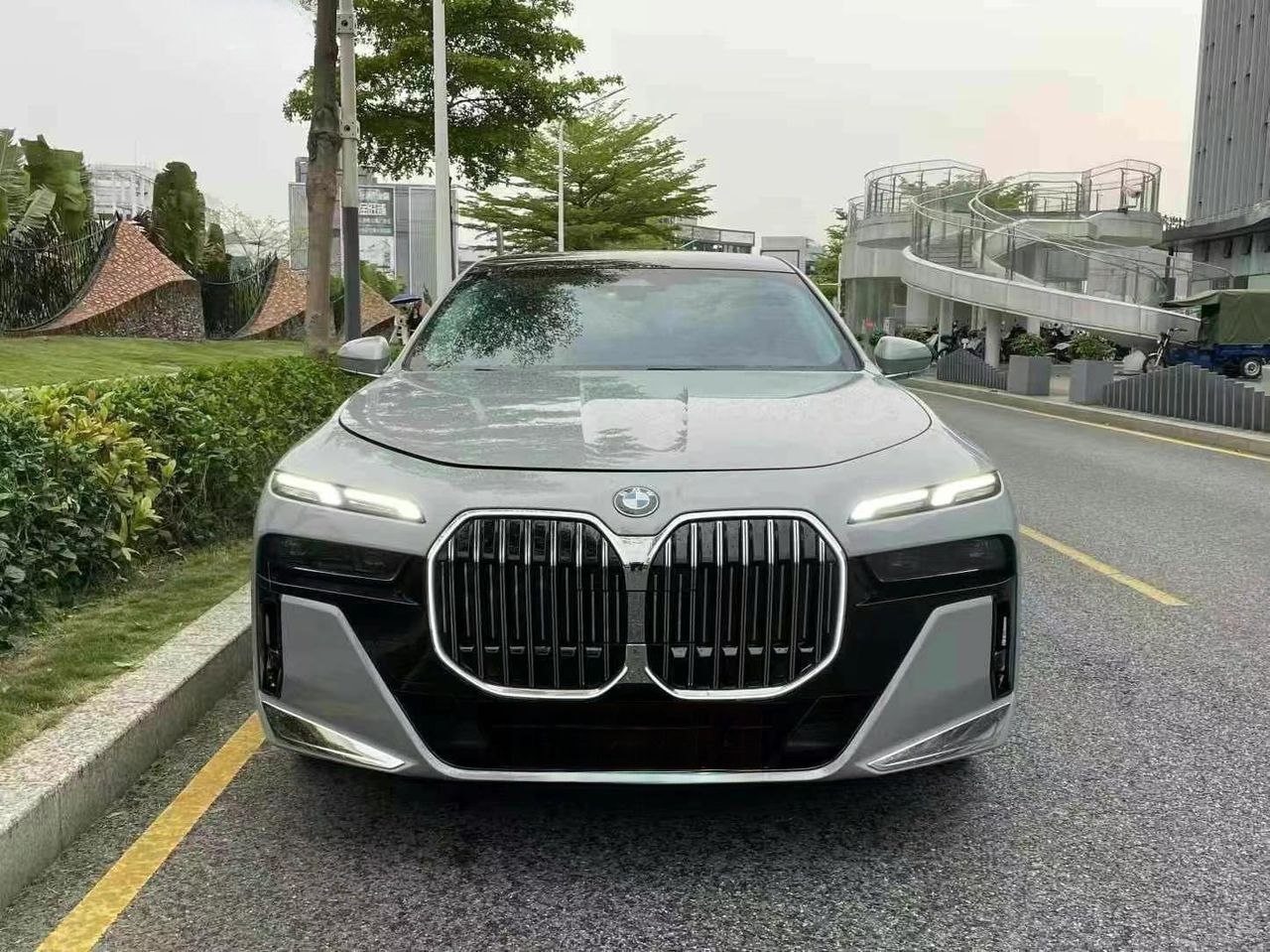 BMW X7 xDrive40i 3.0T 272 л.с. 2WD 2023 — изображение 3