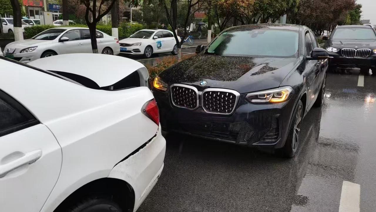 BMW X4 xDrive 30i 2.0T 254 л.с. M Sport 2022 — изображение 10