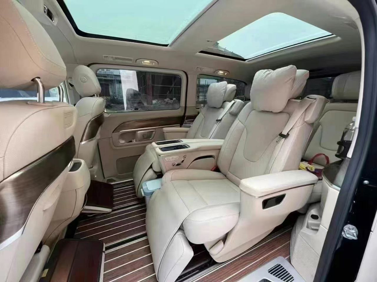 Mercedes-Benz V 260 Business 2022 — изображение 9