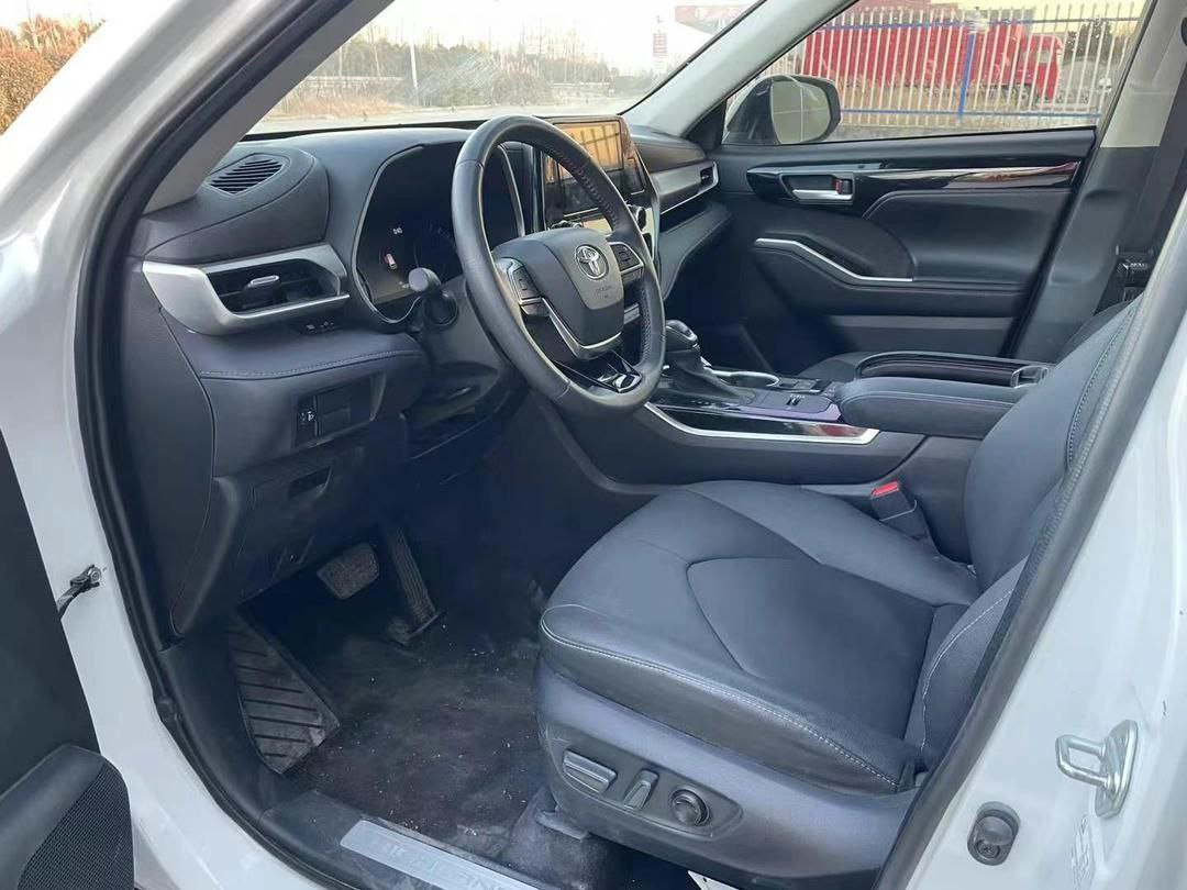 Toyota Highlander Hybrid 2.5L 4WD 2023 — изображение 6