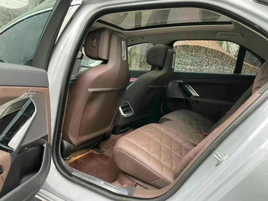 BMW X7 xDrive40i 3.0T 272 л.с. 2WD 2023 — изображение 9