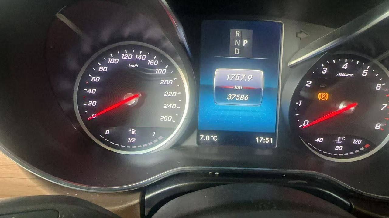 Mercedes-Benz V260 2.0T 2022 — изображение 7