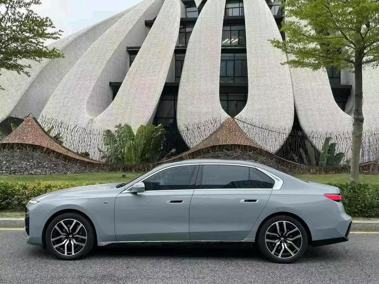 BMW X7 xDrive40i 3.0T 272 л.с. 2WD 2023 — изображение 5