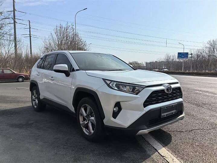 Toyota RAV4 2.0L CVT 2021 — изображение 2