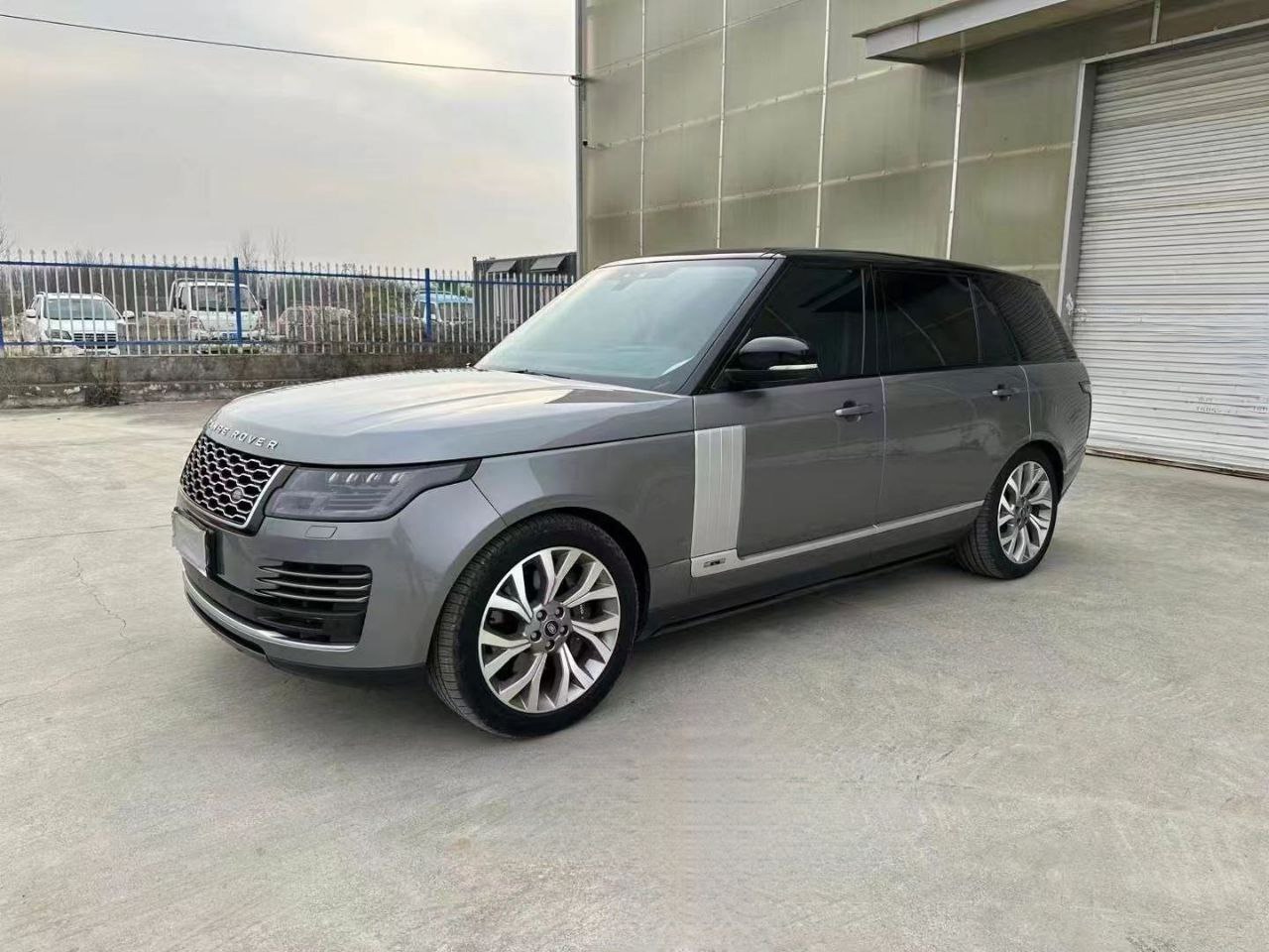 Range Rover Vogue Grand Edition 3.0T 2021 — изображение 3