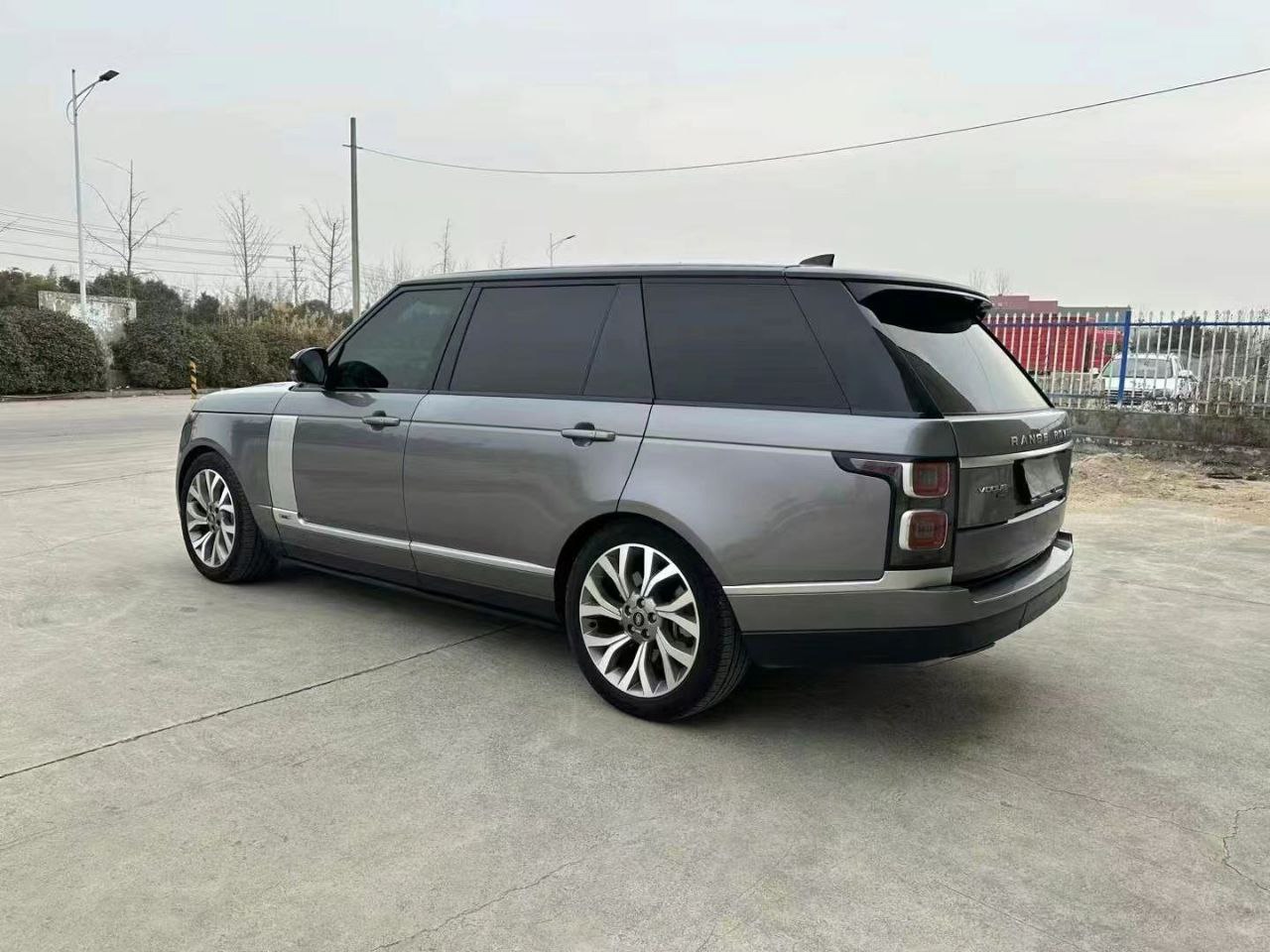 Range Rover Vogue Grand Edition 3.0T 2021 — изображение 5