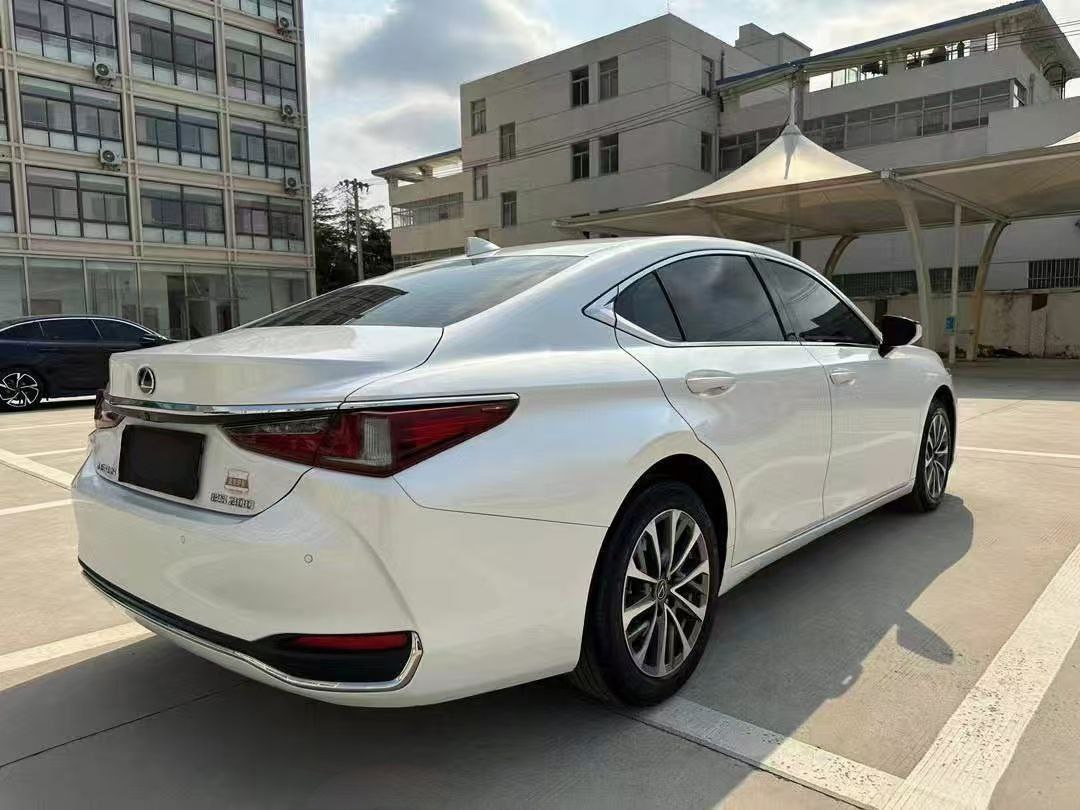 Lexus ES 200 Luxury Edition 2022 — изображение 4