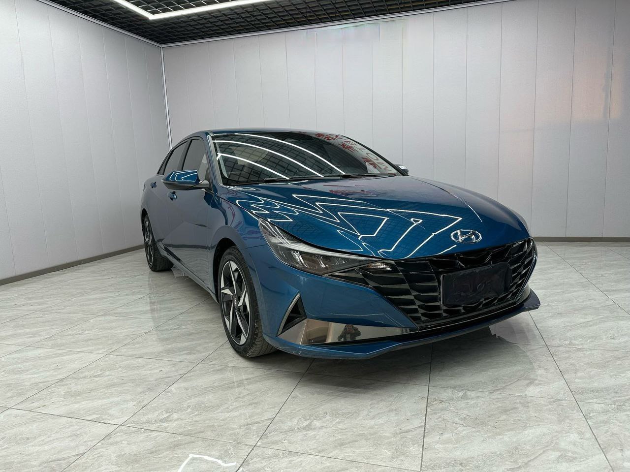 Hyundai Elantra 1.5L 115 л.с. CVT LUX 2020