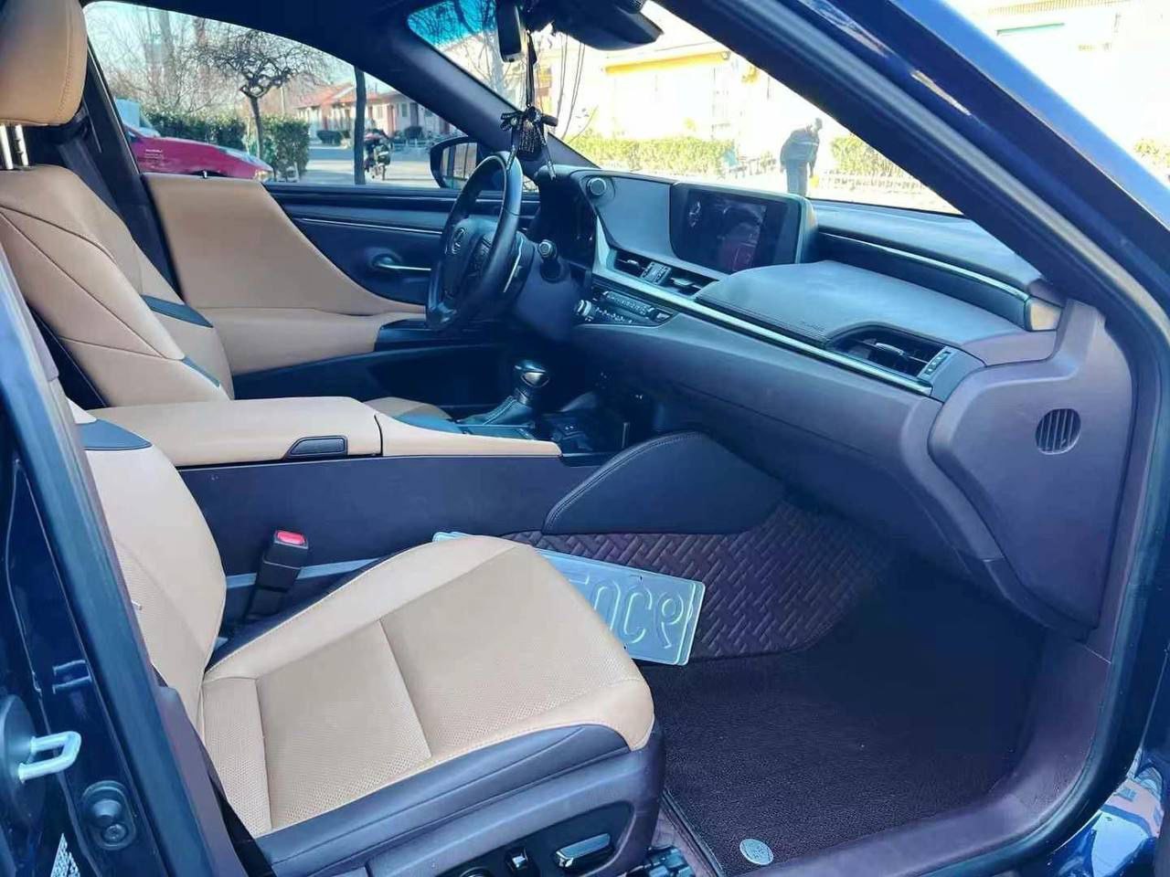 Lexus ES300H Executive 2.5L Hybrid 2021 — изображение 8