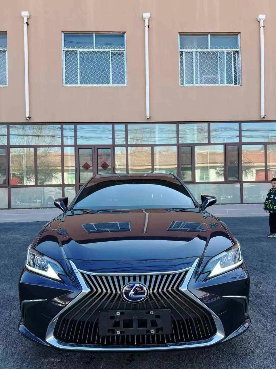 Lexus ES300H Executive 2.5L Hybrid 2021 — изображение 2