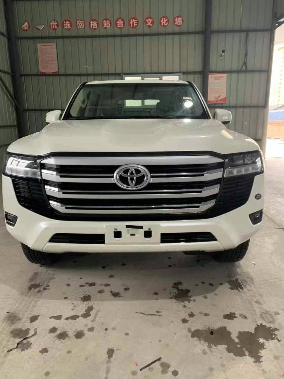 Toyota Land Cruiser 3.4 AT 70th Anniversary 3.4TT 4WD 2022 — изображение 2