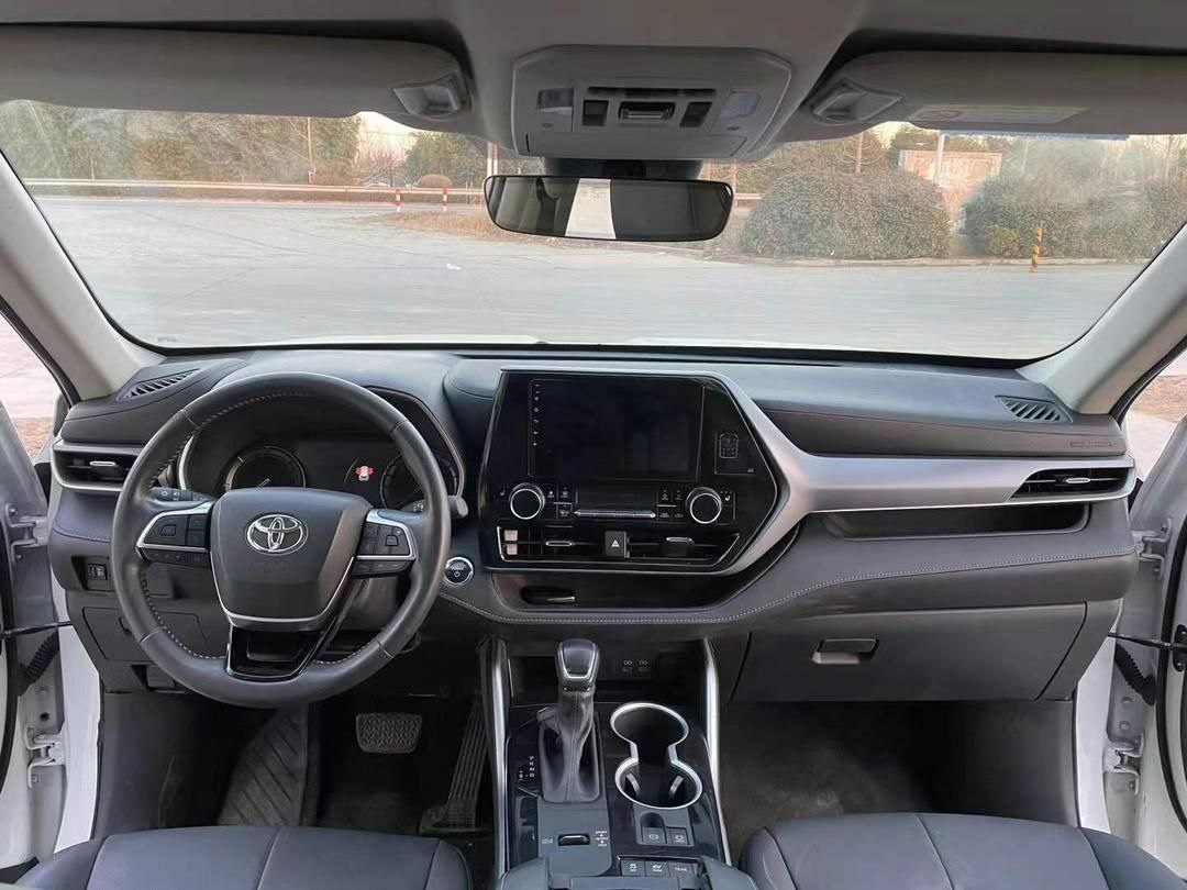 Toyota Highlander Hybrid 2.5L 4WD 2023 — изображение 5