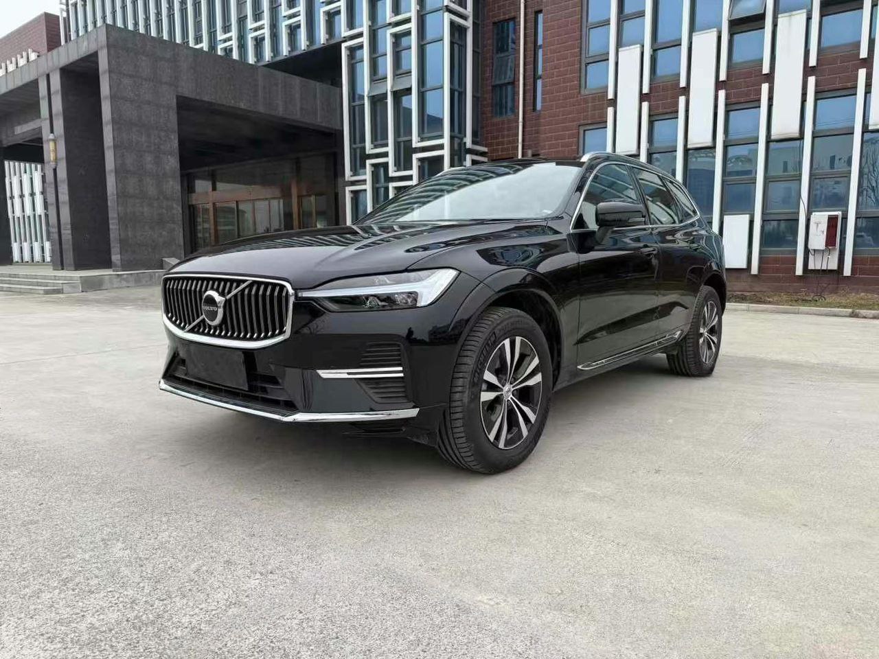 Volvo XC60 B5 Luxury Edition 2024