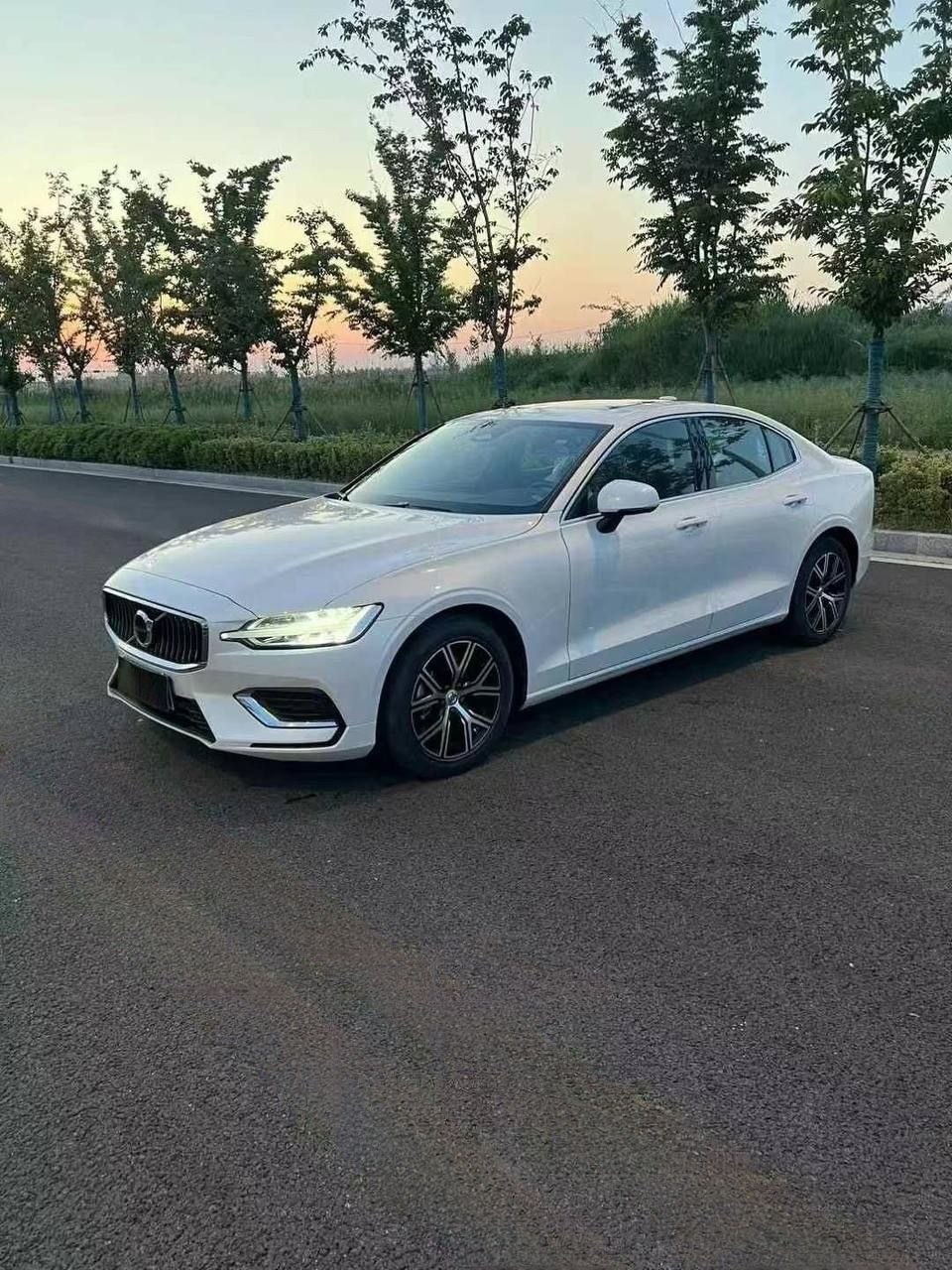 Volvo S60 B4 Sports 2.0T FWD 2023 — изображение 2