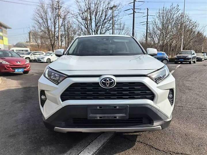 Toyota RAV4 2.0L CVT 2021 — изображение 3