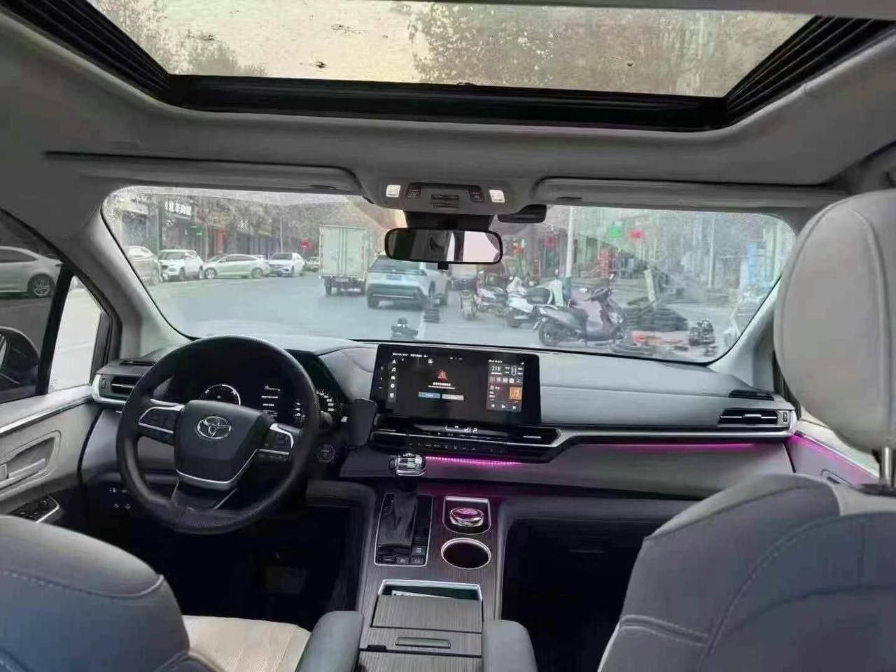 Toyota Granvia 2.5T FWD 2023 — изображение 4