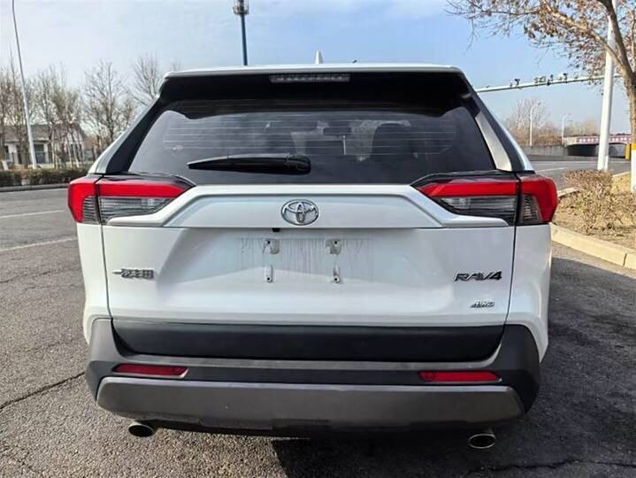 Toyota RAV4 2.0L CVT 2021 — изображение 4