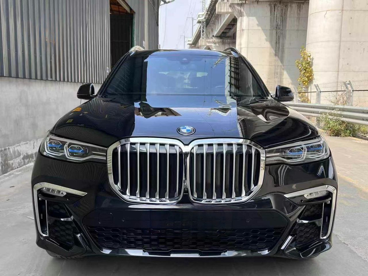 BMW X7 xDrive40i 3.0T 4WD 2022 — изображение 2