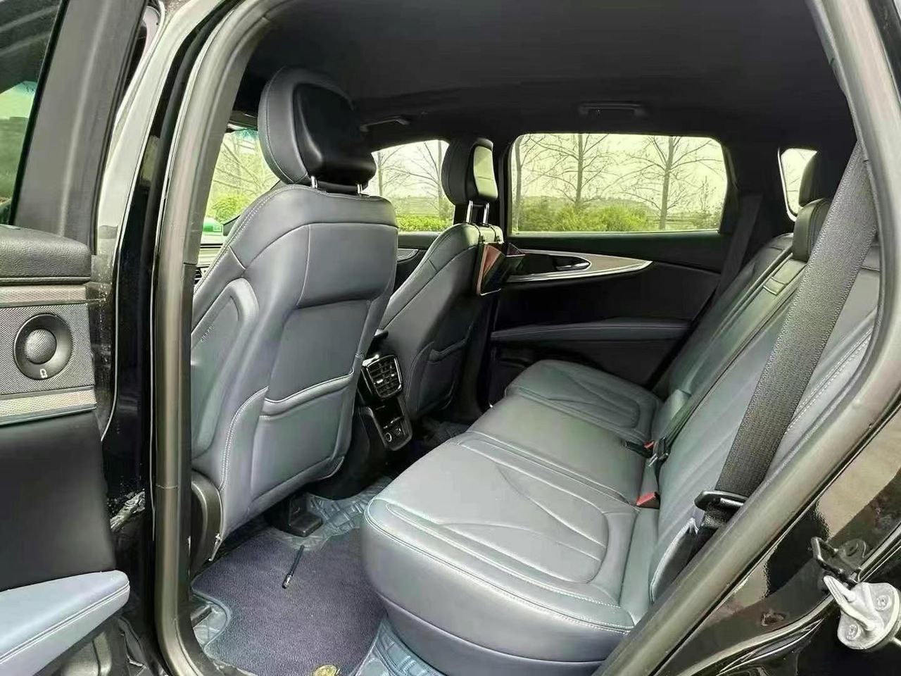 Lincoln Nautilus 2.0T 245 л.с. 4WD 2021 — изображение 9