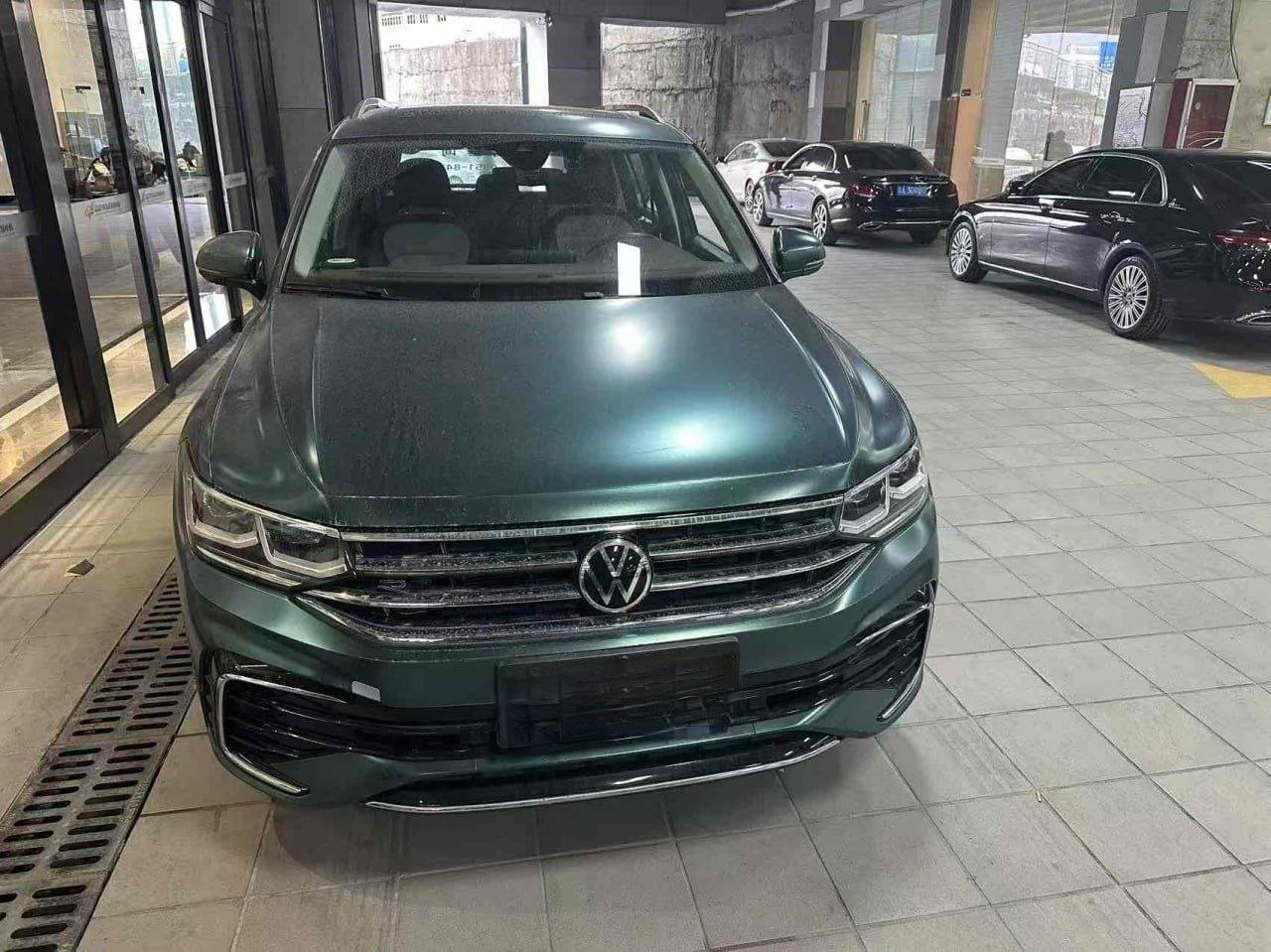 Volkswagen Tiguan L 380TSI R-Line Signature Edition 2021 — изображение 2