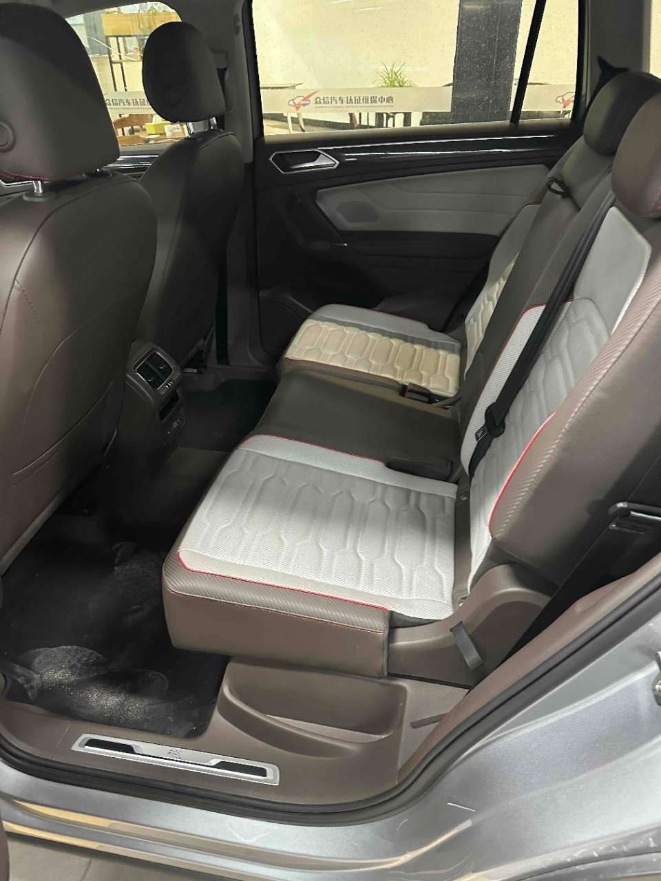 Volkswagen Tiguan L 380TSI R-Line Signature Edition 2021 — изображение 8