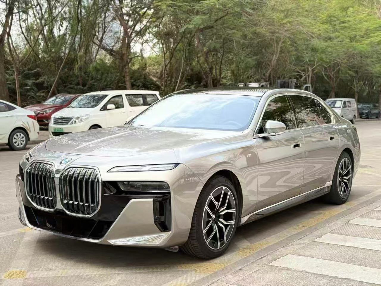 BMW 7 Series 735Li 2.0T 272 л.с. 2021 — изображение 2