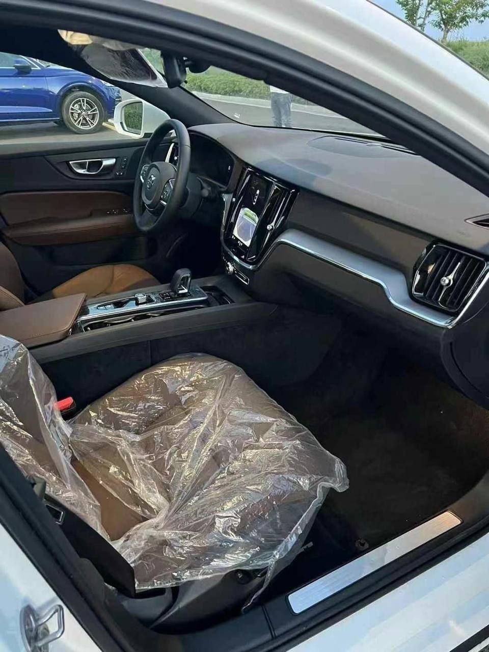 Volvo S60 B4 Sports 2.0T FWD 2023 — изображение 8