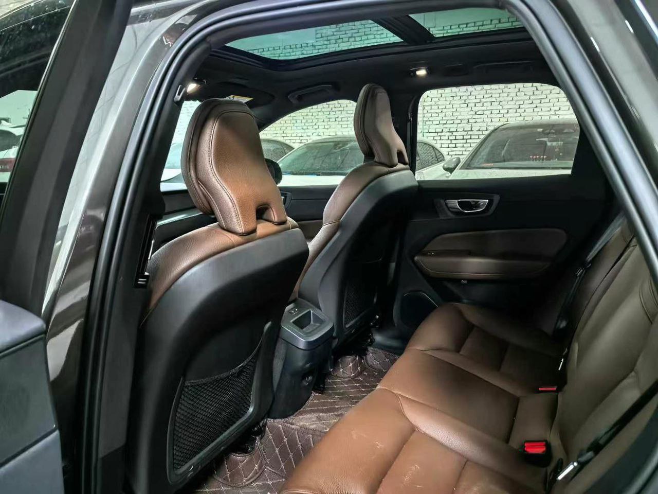 Volvo XC60 B5 2.0T 2021 — изображение 8